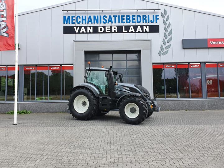  Deze jong gebruikte Valtra T174