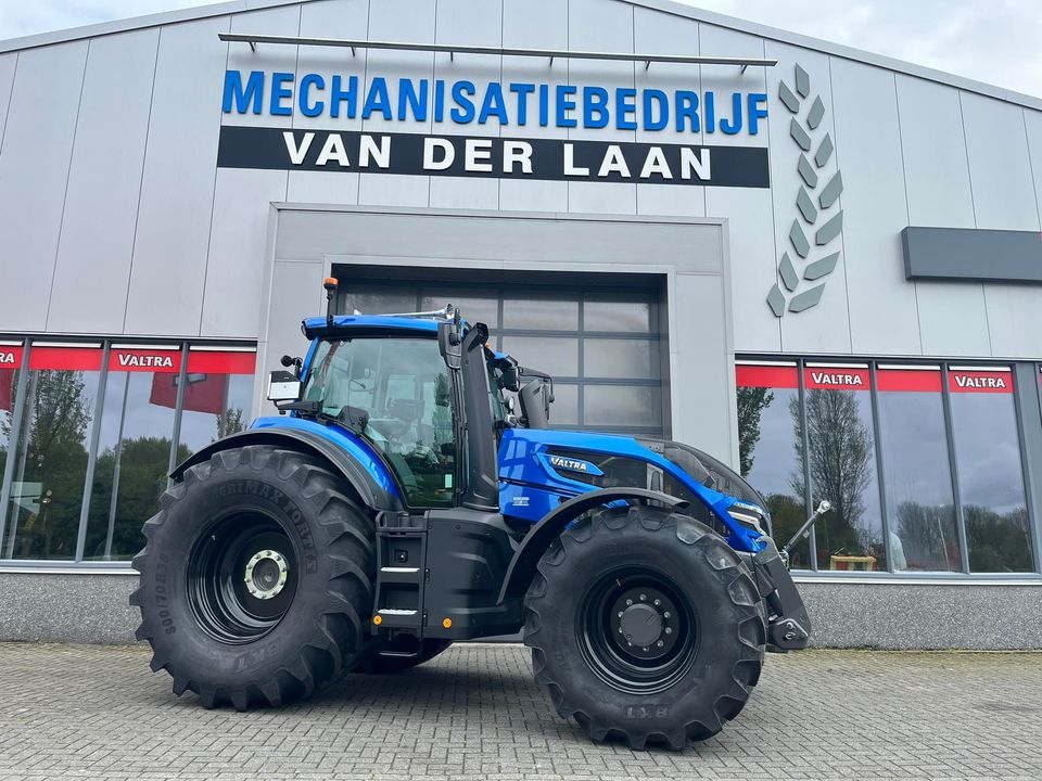  PRIMEUR !!!!!De eerste Valtra uit de